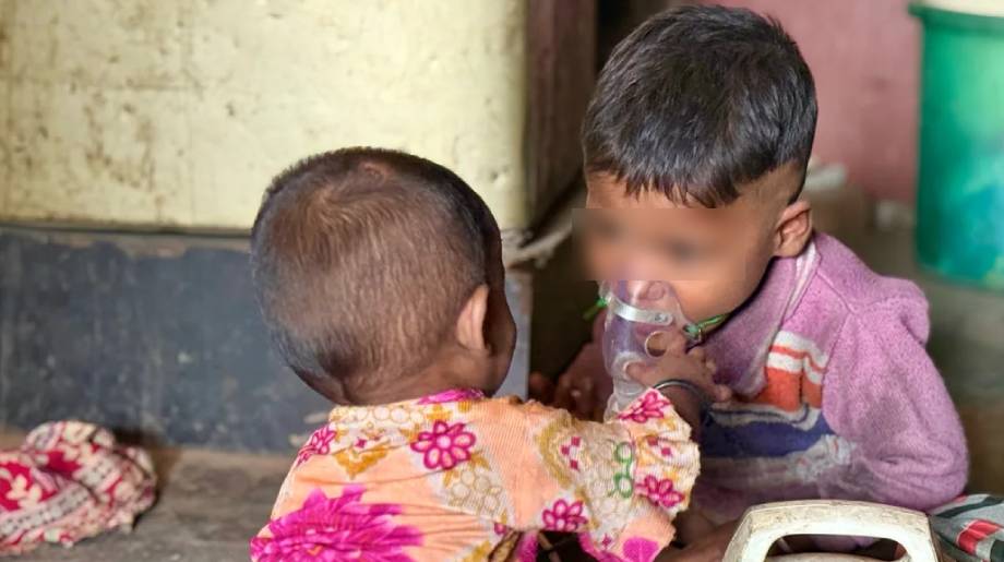 හුස්ම ගන්න අරගල කරන දිල්ලියේ දරුවෝ හුස්ම ගන්න අරගල කරන දිල්ලියේ දරුවෝ