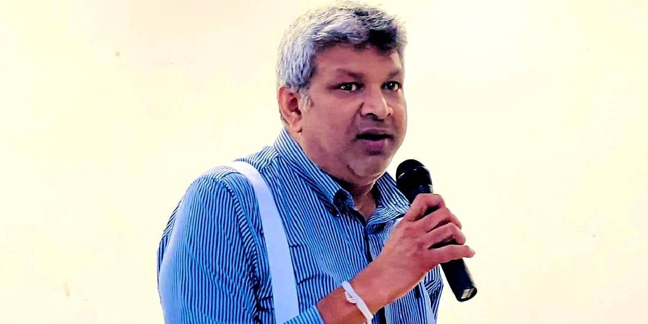 හර්ෂණ නානායක්කාරගේ නම ඉදිරියෙන් තිබූ ආචාර්ය නාමය ඉවත් කිරීම ගැන පැහැදිලි කිරීමක් හර්ෂණ නානායක්කාරගේ නම ඉදිරියෙන් තිබූ ආචාර්ය නාමය ඉවත් කිරීම ගැන පැහැදිලි කිරීමක්
