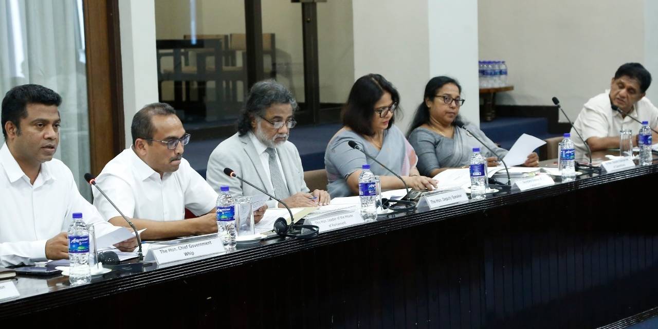 පාර්ලිමේන්තු කටයුතුවල සංශෝධන කිහිපයක් පාර්ලිමේන්තු කටයුතුවල සංශෝධන කිහිපයක්