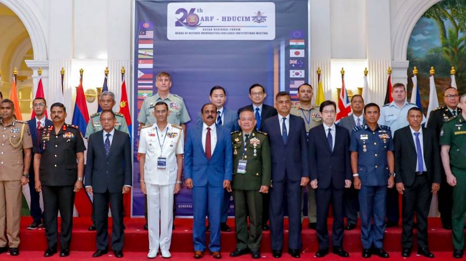 ආරක්ෂක නියෝජ්ය අමාත්යවරයා, ආරක්ෂක අධ්යාපනය සහ කලාපීය සහයෝගීතාවයේ වැදගත්කම අවධාරණය කරයි ආරක්ෂක නියෝජ්ය අමාත්යවරයා, ආරක්ෂක අධ්යාපනය සහ කලාපීය සහයෝගීතාවයේ වැදගත්කම අවධාරණය කරයි
