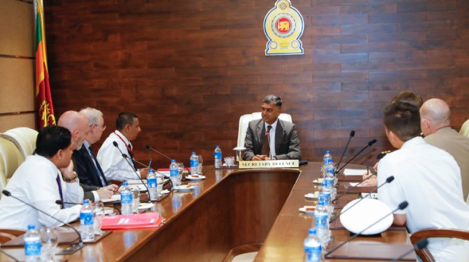 අමෙරිකා එක්සත් ජනපදයේ Institute for Security Governance හි නිලධාරීන් පිරිසක්, මෙරට ආරක්ෂක ප්රධානීන් හමුවෙයි අමෙරිකා එක්සත් ජනපදයේ Institute for Security Governance හි නිලධාරීන් පිරිසක්, මෙරට ආරක්ෂක ප්රධානීන් හමුවෙයි