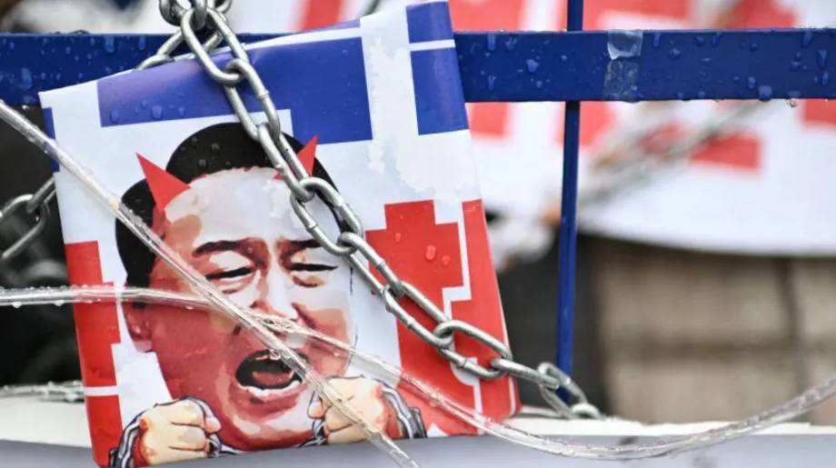 වැඩ තහනමට ලක් වූ දකුණු කොරියානු ජනාධිපති යූන්, අත්අඩංගුවට ගැනීමේ වරෙන්තුව දීර්ඝ කිරීමේ උත්සාහයක් වැඩ තහනමට ලක් වූ දකුණු කොරියානු ජනාධිපති යූන්, අත්අඩංගුවට ගැනීමේ වරෙන්තුව දීර්ඝ කිරීමේ උත්සාහයක්