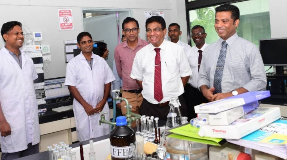 ඖෂධ නිෂ්පාදන ධාරිතාව වර්ධනය කිරීමට අවශ්ය කඩිනම් පියවර ගන්නා ලෙස සෞඛ්ය ඇමතිගෙන් උපදෙස් ඖෂධ නිෂ්පාදන ධාරිතාව වර්ධනය කිරීමට අවශ්ය කඩිනම් පියවර ගන්නා ලෙස සෞඛ්ය ඇමතිගෙන් උපදෙස්