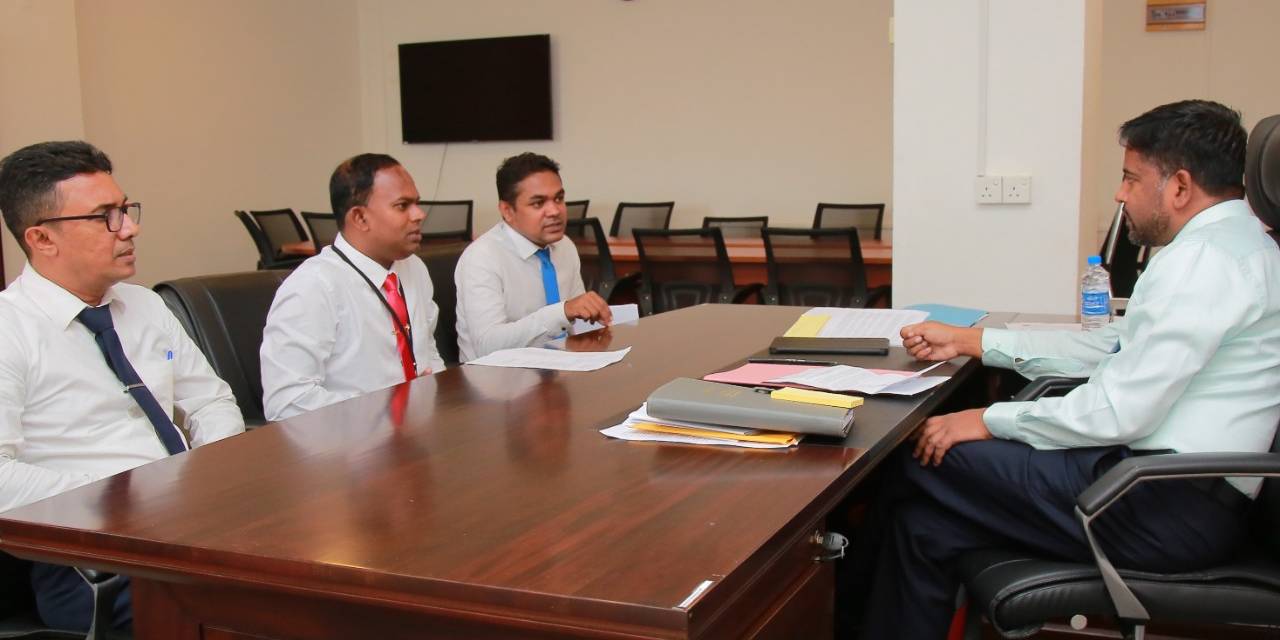 මහජන සෞඛ්ය පරීක්ෂක කවුන්සිලයේ සමාජිකයන් සහ අධ්යාපන නියෝජ්ය අමාත්යවරයා අතර සාකච්ඡාවක් මහජන සෞඛ්ය පරීක්ෂක කවුන්සිලයේ සමාජිකයන් සහ අධ්යාපන නියෝජ්ය අමාත්යවරයා අතර සාකච්ඡාවක්