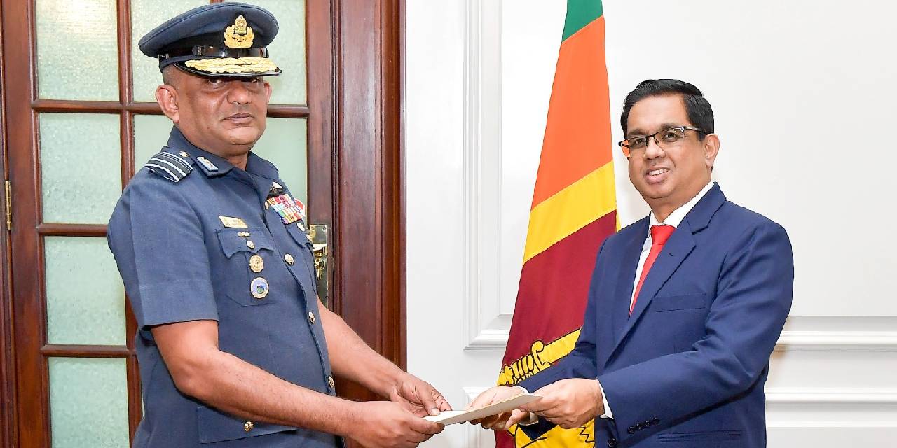 නව ගුවන් හමුදාපති ලෙස එයාර් වයිස් මාර්ෂල් වාසු බන්දු එදිරිසිංහ පත් කරයි නව ගුවන් හමුදාපති ලෙස එයාර් වයිස් මාර්ෂල් වාසු බන්දු එදිරිසිංහ පත් කරයි