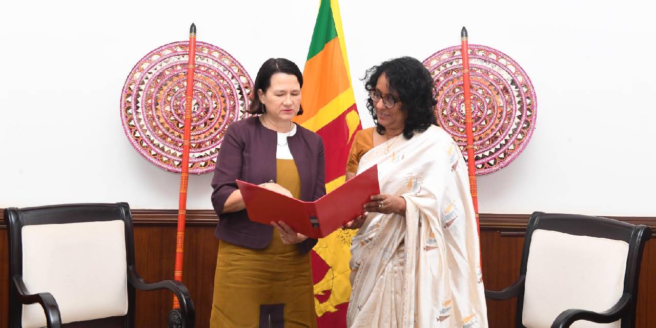 එක්සත් රාජධානියේ ඉන්දු පැසිෆික් කලාපීය අමාත්ය කැතරින් වෙස්ට් අග්රාමාත්යවරිය අතර හමුවක් එක්සත් රාජධානියේ ඉන්දු පැසිෆික් කලාපීය අමාත්ය කැතරින් වෙස්ට් අග්රාමාත්යවරිය අතර හමුවක්