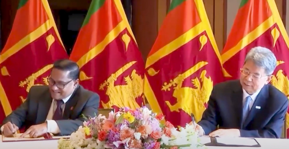 ජනපතිගේ පළමු චීන සංචාරයෙන් ඩොලර් බිලියන 3.7ක දැවැන්ත සෘජු විදේශ ආයෝජනයක් ජනපතිගේ පළමු චීන සංචාරයෙන් ඩොලර් බිලියන 3.7ක දැවැන්ත සෘජු විදේශ ආයෝජනයක්