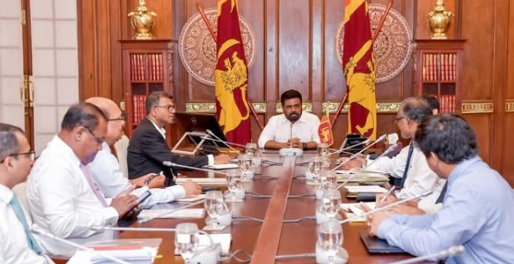 වාහන ආනයනයේදී මුහුණදෙන ගැටළු ගැන ජනපතිගේ අවධානය වාහන ආනයනයේදී මුහුණදෙන ගැටළු ගැන ජනපතිගේ අවධානය