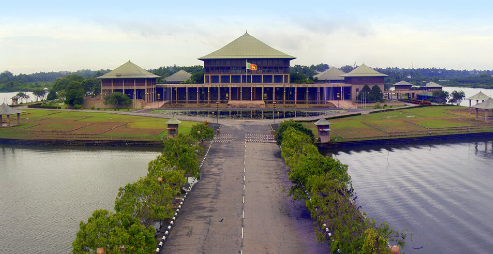 පාර්ලිමේන්තුව අද රැස්වෙයි පාර්ලිමේන්තුව අද රැස්වෙයි