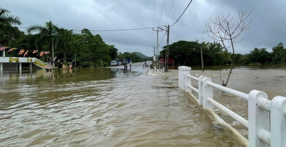 සැඩ පහරකට හසුව ගසාගෙන ගිය, පුද්ගලයින් දෙදෙනෙක් අතුරුදන් සැඩ පහරකට හසුව ගසාගෙන ගිය, පුද්ගලයින් දෙදෙනෙක් අතුරුදන්