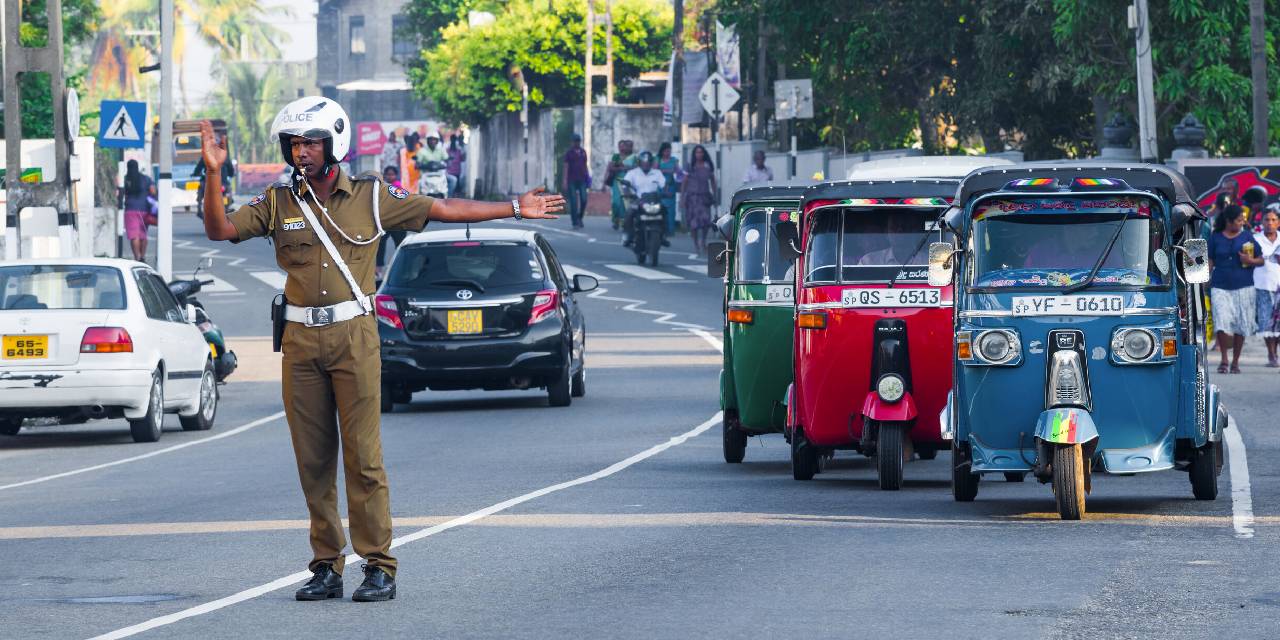 විශේෂ රථ වාහන සැලැස්මක් ගැන පොලිසියෙන් දැනුම්දීමක් විශේෂ රථ වාහන සැලැස්මක් ගැන පොලිසියෙන් දැනුම්දීමක්