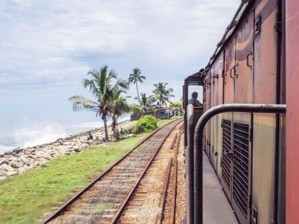 මුහුදුබඩ මාර්ගයේ දුම්රිය ප්රමාදයක් මුහුදුබඩ මාර්ගයේ දුම්රිය ප්රමාදයක්