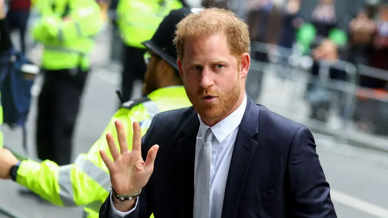 අතිශය පෞද්ගලික චෝදනාවකට හැරී කුමරු මහාධිකරණයට අතිශය පෞද්ගලික චෝදනාවකට හැරී කුමරු මහාධිකරණයට