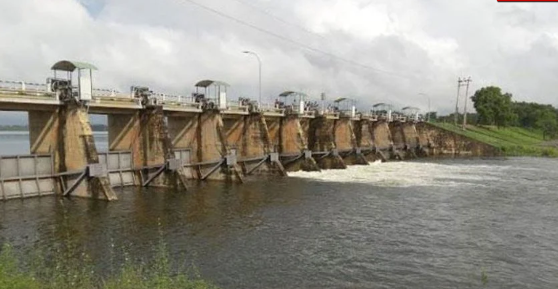 කවුඩුල්ල වැවේ වාන් දොරටු 04 ක් විවෘත කෙරේ කවුඩුල්ල වැවේ වාන් දොරටු 04 ක් විවෘත කෙරේ