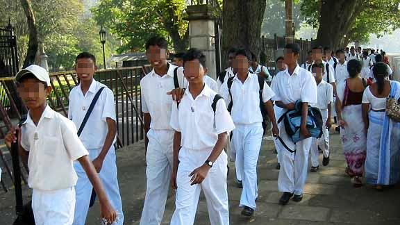 නව පාසල් වාරය අදින් ඇරඹේ නව පාසල් වාරය අදින් ඇරඹේ