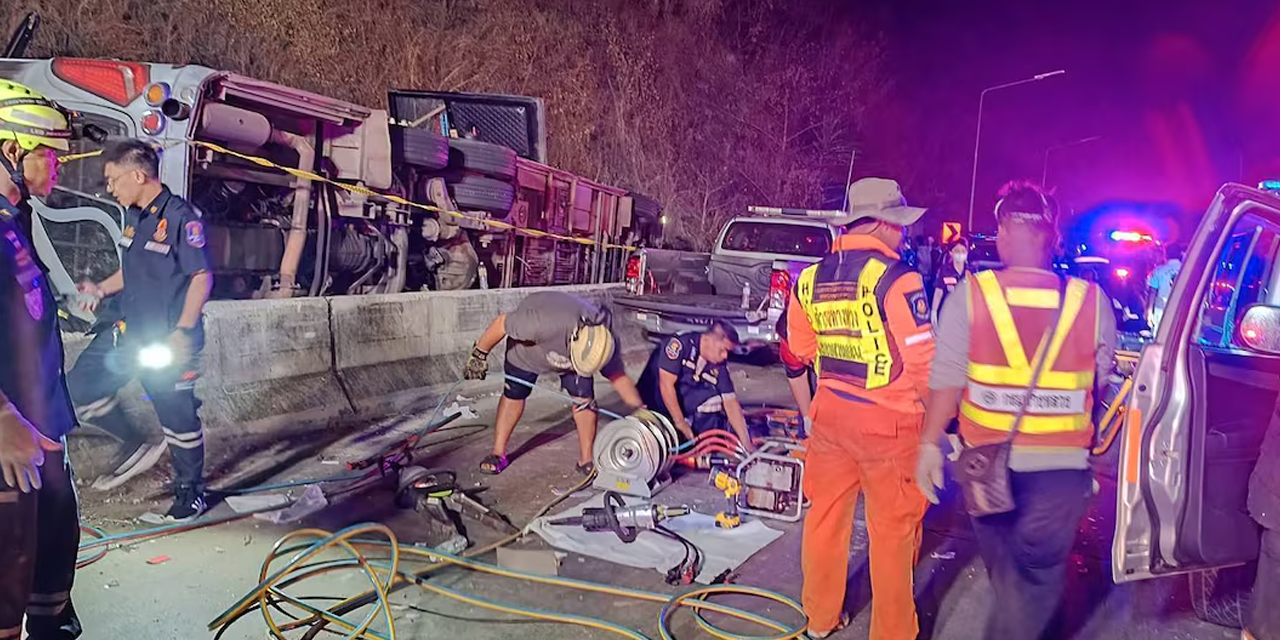 තායිලන්ත බස් රථ අනතුරකින් පුද්ගලයින් 18ක් මරුට තායිලන්ත බස් රථ අනතුරකින් පුද්ගලයින් 18ක් මරුට