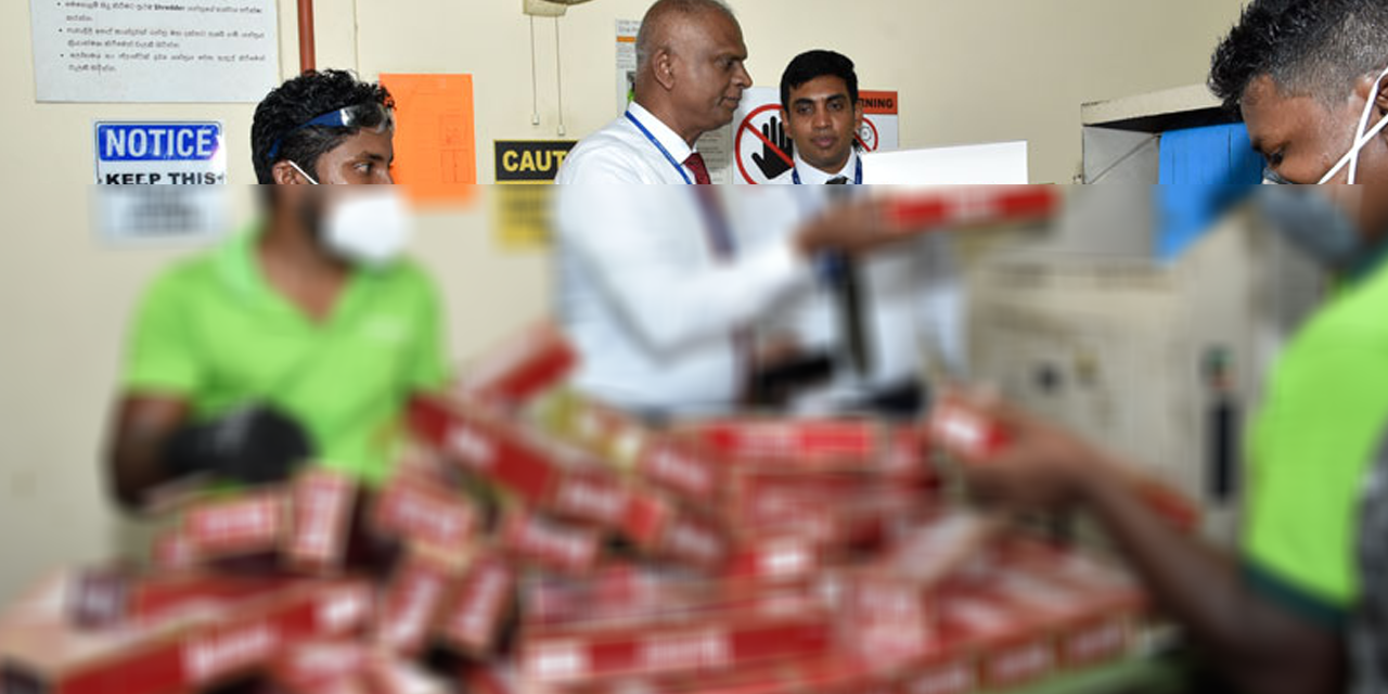 විදේශ දුම්වැටි තොගයක් විනාශ කරයි විදේශ දුම්වැටි තොගයක් විනාශ කරයි