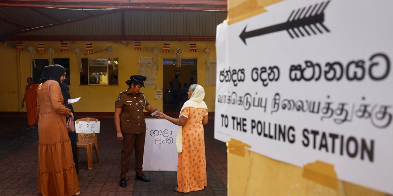 තැපැල් ඡන්ද අයදුම්පත් භාරගැනීම ආරම්භ වෙයි තැපැල් ඡන්ද අයදුම්පත් භාරගැනීම ආරම්භ වෙයි