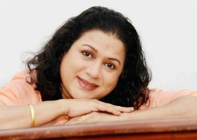 ප්රවීණ රංගන ශිල්පිනි සුසන්තා චන්ද්රමාලි අභාවප්රාප්ත වෙයි ප්රවීණ රංගන ශිල්පිනි සුසන්තා චන්ද්රමාලි අභාවප්රාප්ත වෙයි