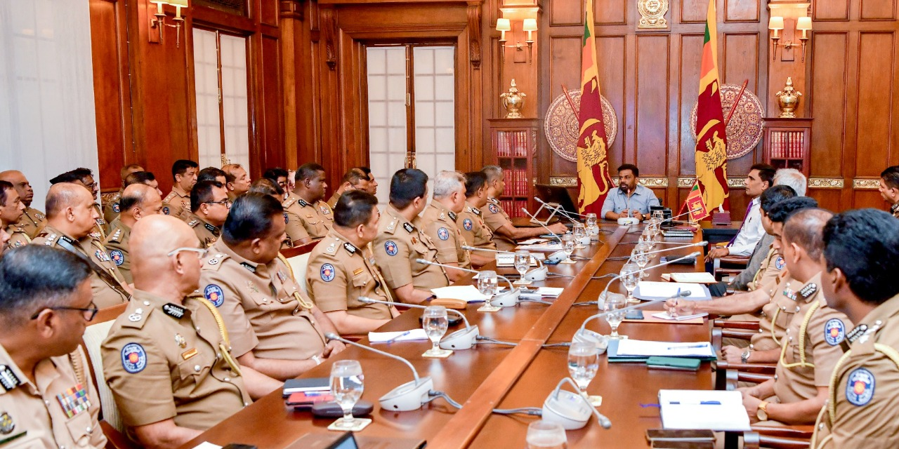 ජනපති සහ බස්නාහිර පළාත් පොලිස් ලොක්කන්  අතර හමුවක්
