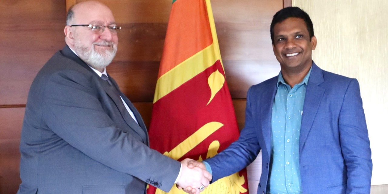 ත්රිකුණාමලය වරාය සංවර්ධනයට නව රජය අතගසයි ත්රිකුණාමලය වරාය සංවර්ධනයට නව රජය අතගසයි