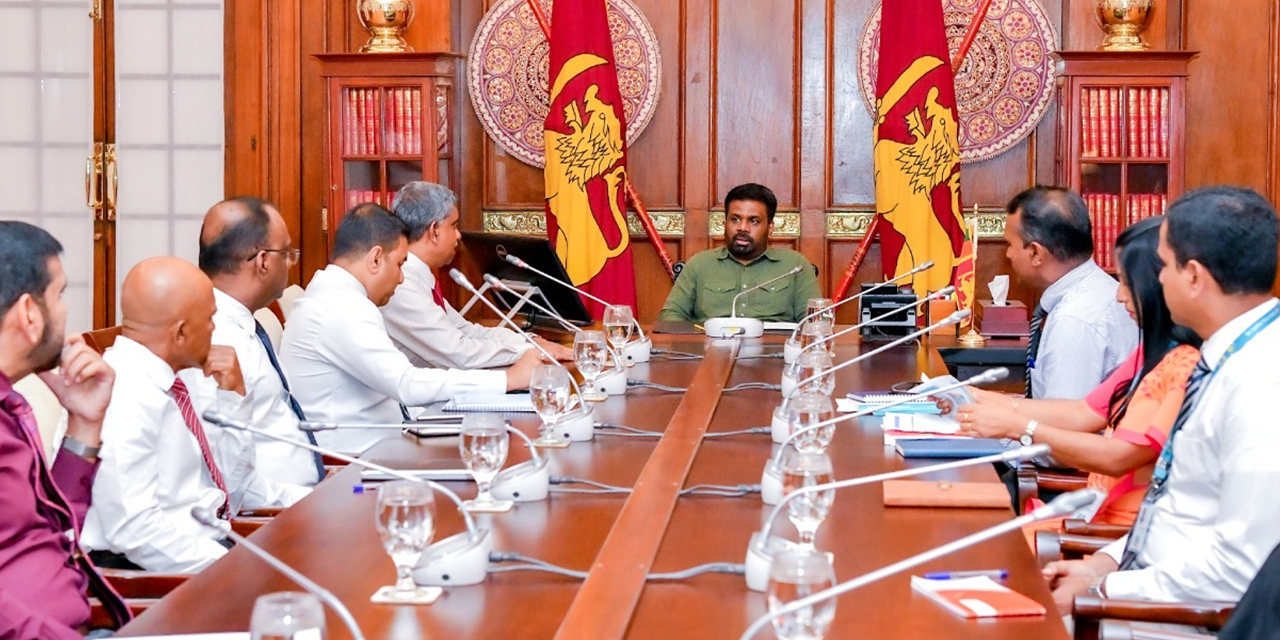 ජනපති රක්ෂණ සංස්ථා නිලධාරින් හමුවෙයි ජනපති රක්ෂණ සංස්ථා නිලධාරින් හමුවෙයි