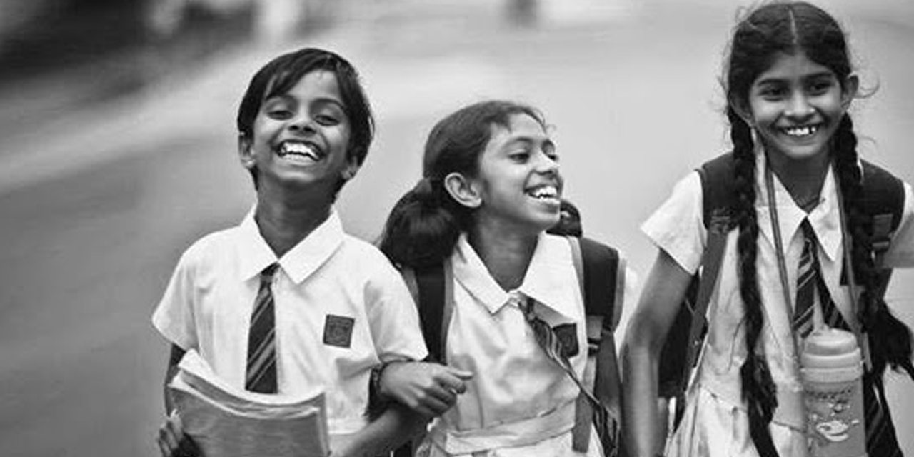 පාසල් ලිපිද්රව්ය මිලදී ගැනීමට ලබාදුන් වවුචරයේ වංලගු කාලය දීර්ඝ කරයි පාසල් ලිපිද්රව්ය මිලදී ගැනීමට ලබාදුන් වවුචරයේ වංලගු කාලය දීර්ඝ කරයි