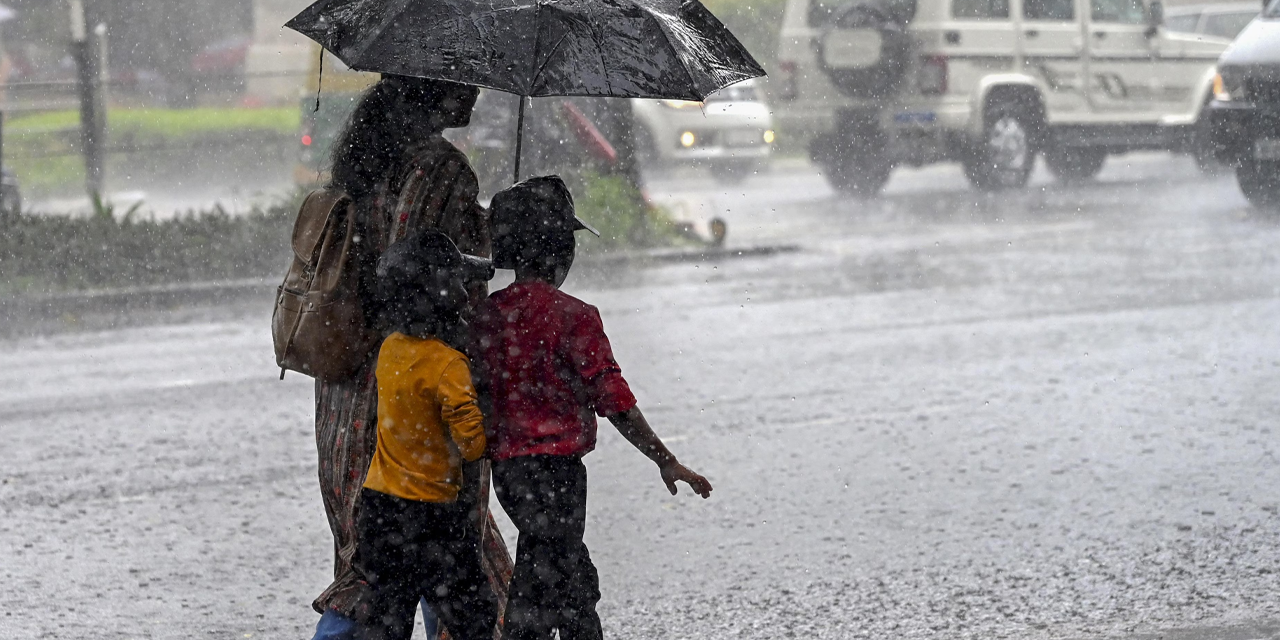 දිස්ත්‍රික්ක කිහිපයකට ගිගුරුම් සහිත වැසි