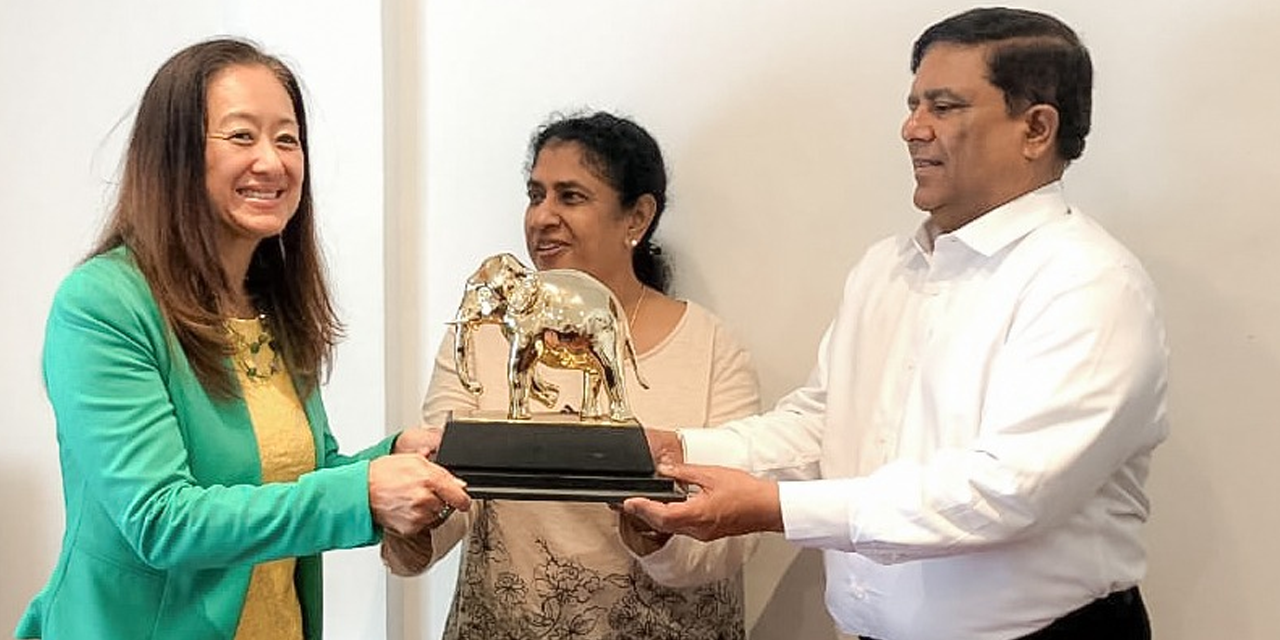 රනිල් සහ ඇමරිකානු තනාපතිනිය අතර දුරකතන සංවාදයක් රනිල් සහ ඇමරිකානු තනාපතිනිය අතර දුරකතන සංවාදයක්