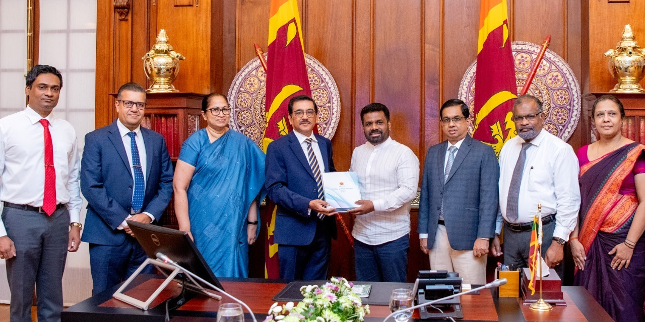 මහබැංකුව වාර්ෂික ආර්ථික සමාලෝචන වාර්තාව 2024 ජනපතිට පිළිගන්වයි