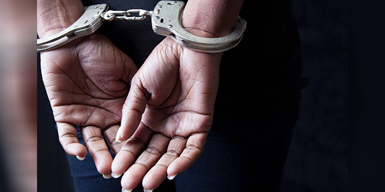 කොකෙන් මත්ද්‍රව්‍ය සමඟ සූපවේදිනියක් අත්අඩංගුවට
