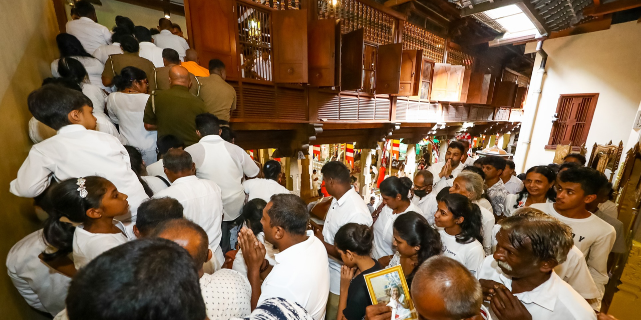 සිරි දළදා වන්දනාවට නොපැමිණෙන ලෙසට පොලිසිය ජනතාවගෙන් ඉල්ලයි
