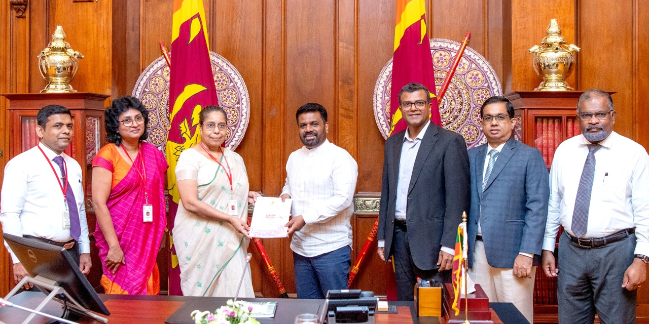 “ජන හා නිවාස සංගණනය 2024” වාර්තාව ජනපතිට පිළිගන්වයි “ජන හා නිවාස සංගණනය 2024” වාර්තාව ජනපතිට පිළිගන්වයි
