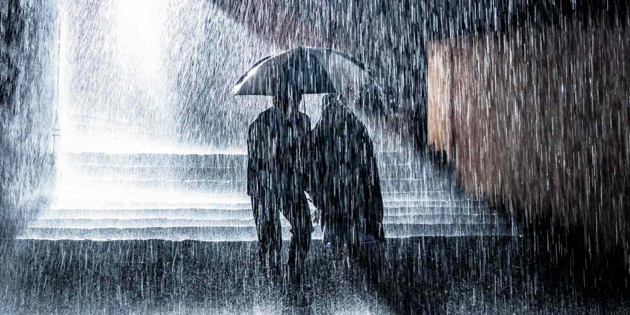 පස්වරුවේ ගිගුරුම් සහිත වැසි