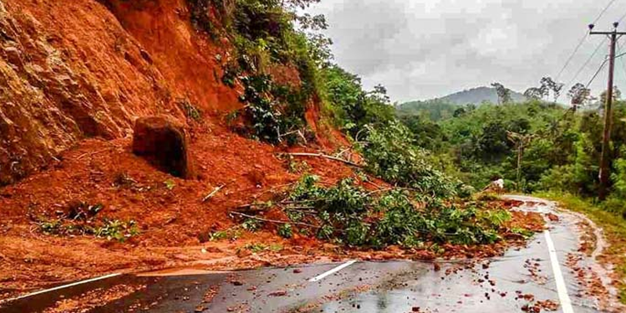 දිස්ත්‍රික්ක හතකරට නායයෑමේ අනතුරු ඇඟවීම් නිකුත් කෙරේ