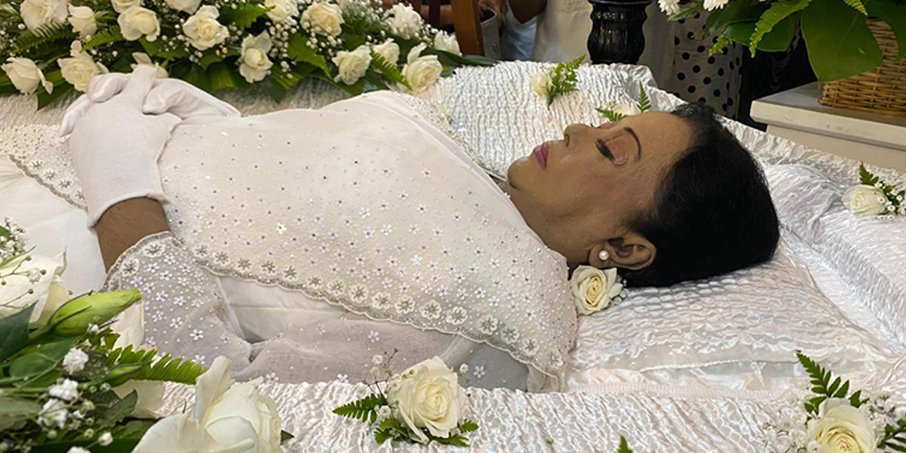 මාලනී ෆොන්සේකා දැයෙන් සමුගනියි මාලනී ෆොන්සේකා දැයෙන් සමුගනියි