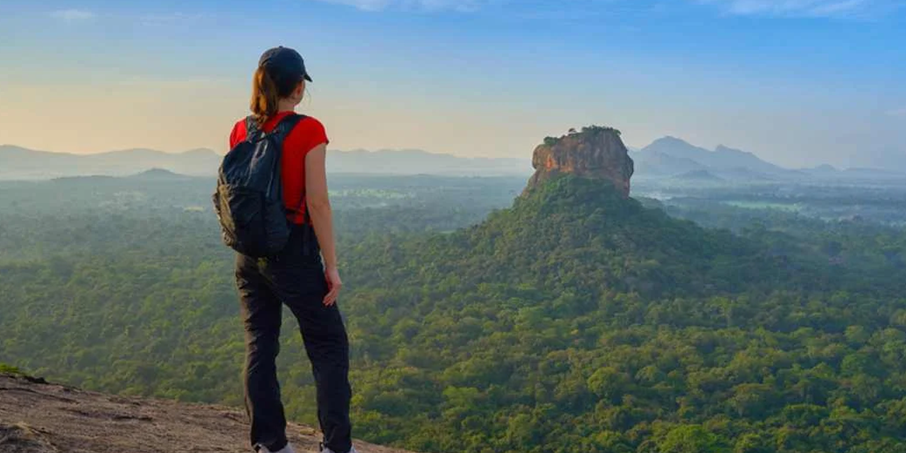 මාස පහට සංචාරකයින් මිලියනයක් ලංකාවට ඇවිත්