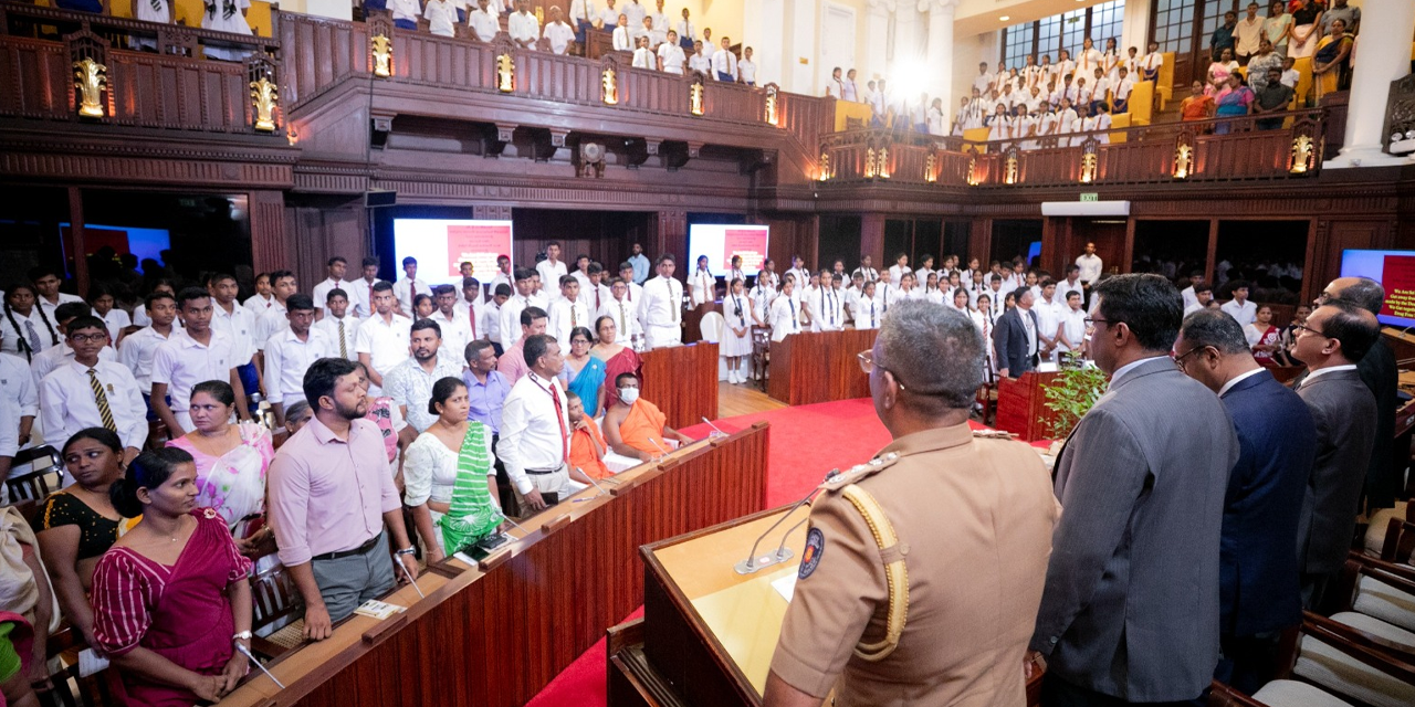 පාසල් 04ක සිසුහු ජනාධිපති කාර්යාලය නැරඹීමට එක් වෙති පාසල් 04ක සිසුහු ජනාධිපති කාර්යාලය නැරඹීමට එක් වෙති